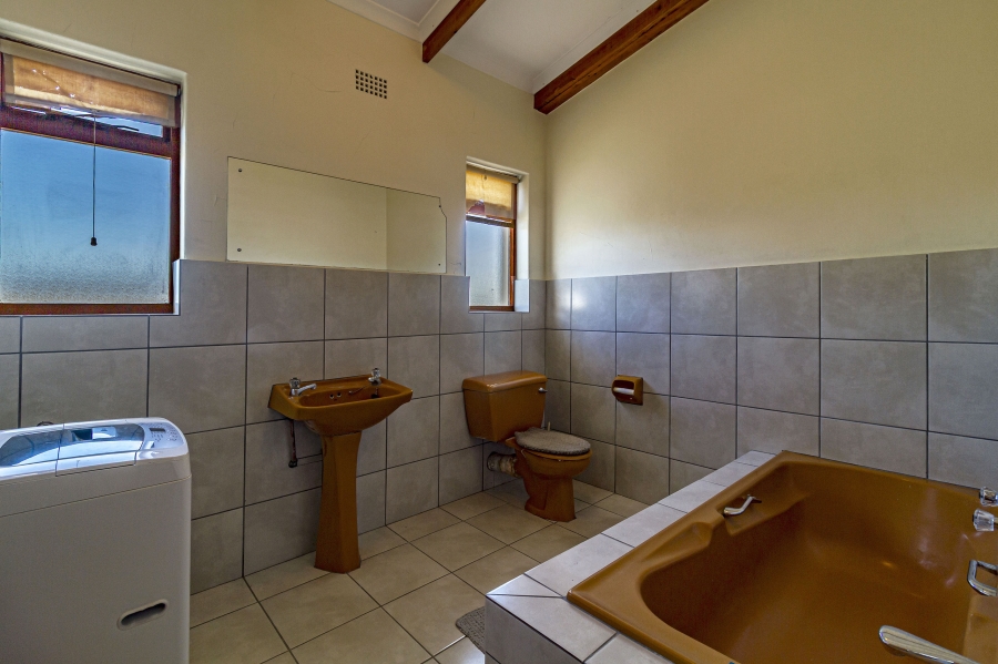 5 Bedroom Property for Sale in Lochnerhof Western Cape